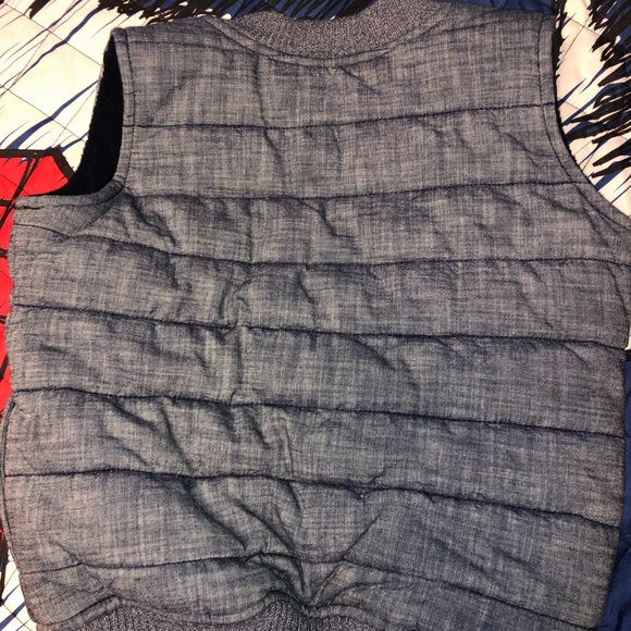 Boys blue vest 5T - Picture 2 of 2